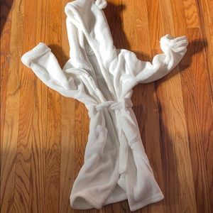 Baby Gap plush robe in white/cream. Size 4 years.